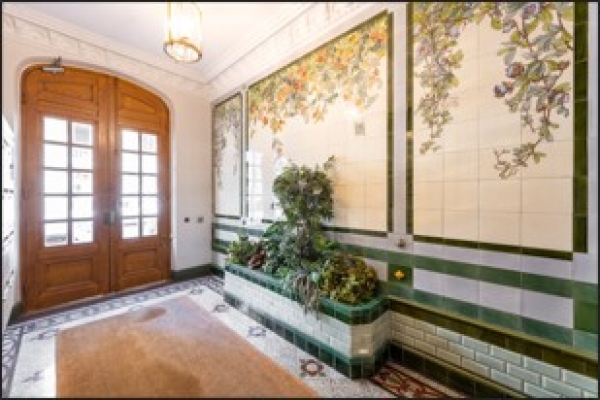 2.a Entrée immeuble.jpg